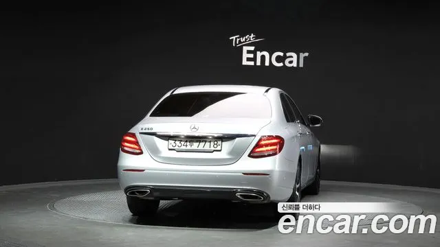 Mercedes-Benz E-Class 2020 thumb 8