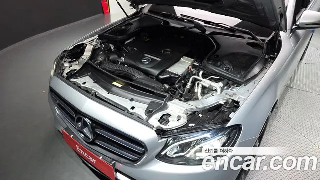 Mercedes-Benz E-Class 2020 thumb 2