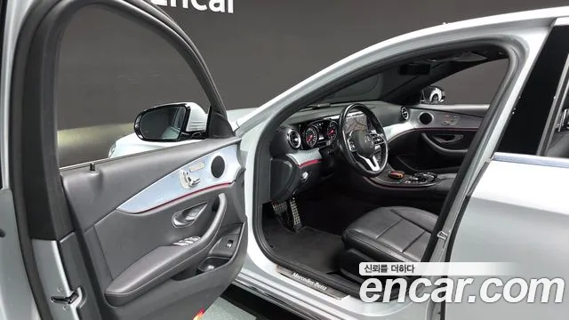 Mercedes-Benz E-Class 2020 thumb 9