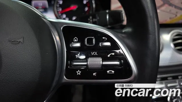 Mercedes-Benz E-Class 2020 thumb 10