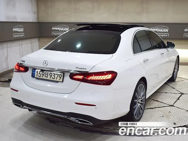 Mercedes-Benz E-Class 2022 thumb 3