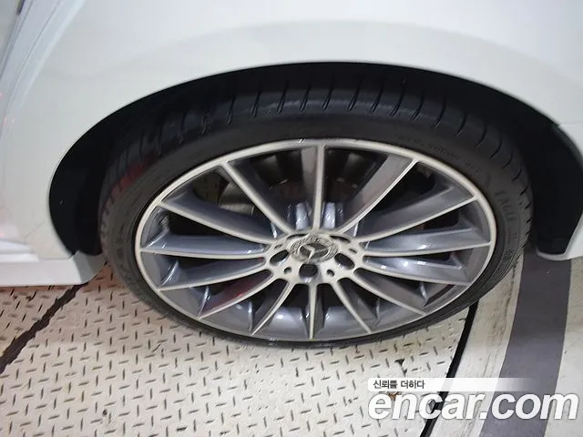 Mercedes-Benz E-Class 2022 thumb 12