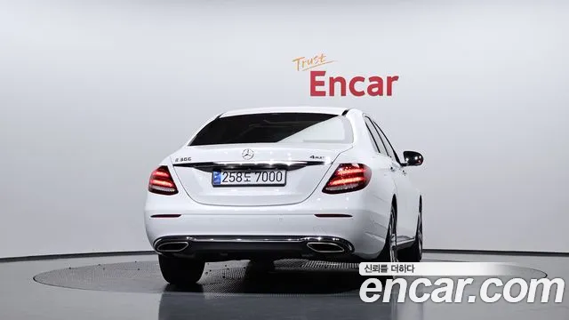 Mercedes-Benz E-Class 2017 thumb 7