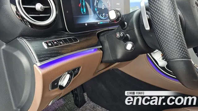 Mercedes-Benz E-Class 2017 thumb 12
