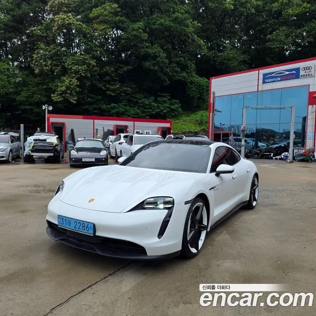 Porsche Taycan 2022 thumb 6