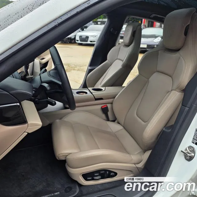 Porsche Taycan 2022 thumb 12