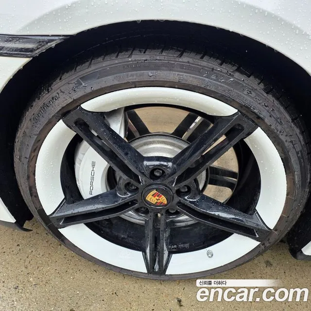 Porsche Taycan 2022 thumb 8