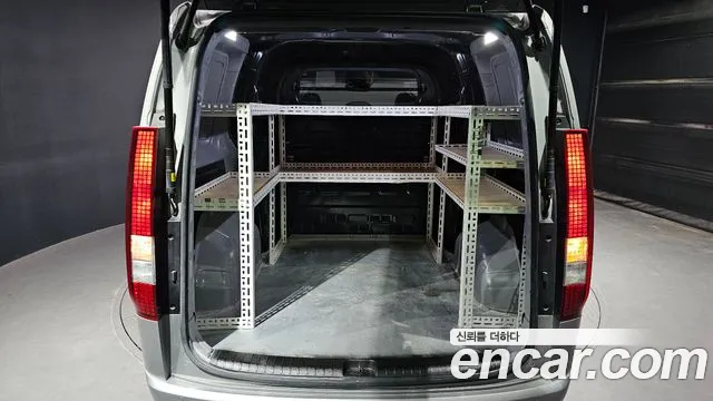 Hyundai Staria 2022 thumb 10