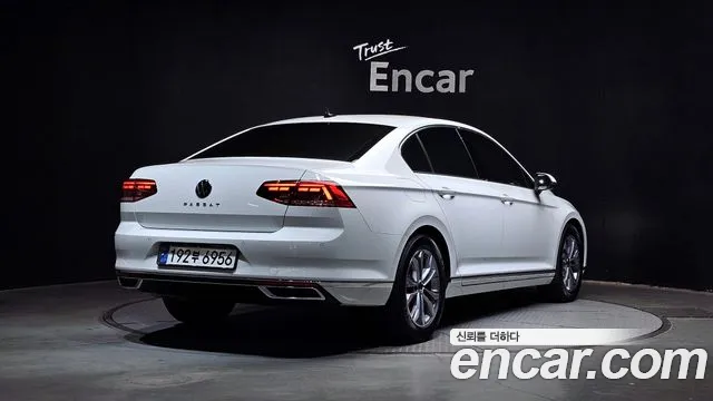 Volkswagen Passat GT 2022 thumb 7