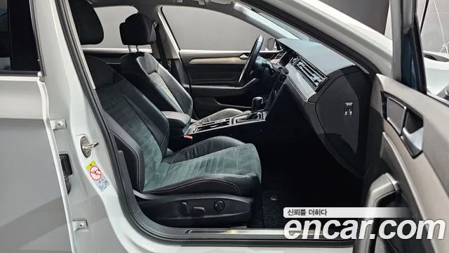 Volkswagen Passat GT 2022 thumb 2