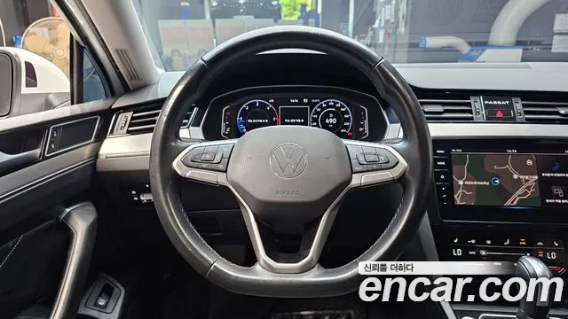 Volkswagen Passat GT 2022 thumb 3