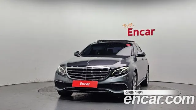 Mercedes-Benz E-Class 2019 thumb 9