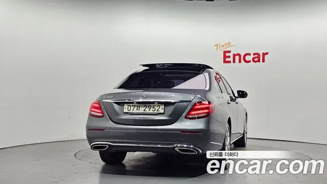 Mercedes-Benz E-Class 2019 thumb 11
