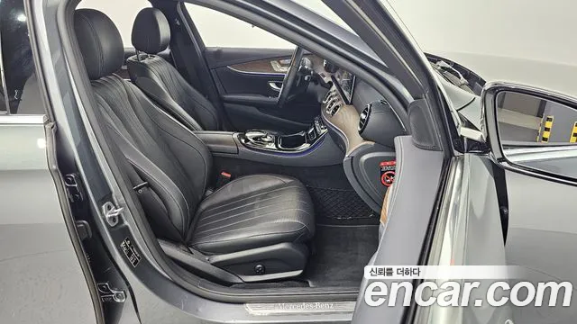 Mercedes-Benz E-Class 2019 thumb 12