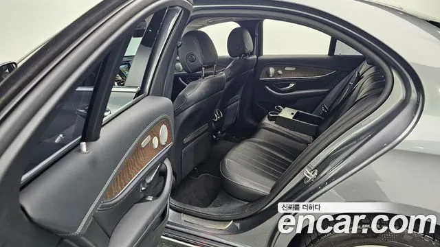 Mercedes-Benz E-Class 2019 thumb 2