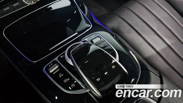 Mercedes-Benz E-Class 2019 thumb 8