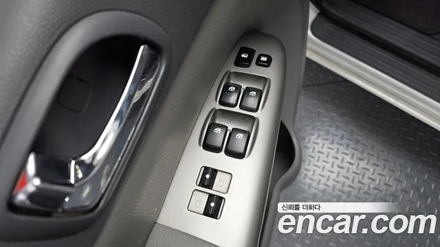 Kia Canival 2012 thumb 4
