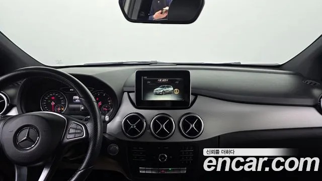Mercedes-Benz B-Class 2018 thumb 4