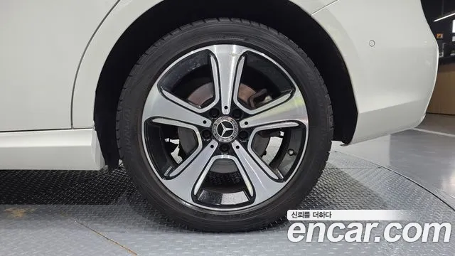 Mercedes-Benz B-Class 2018 thumb 3