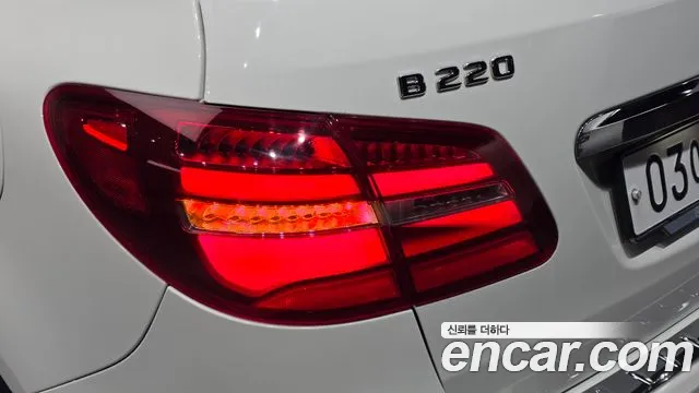Mercedes-Benz B-Class 2018 thumb 7