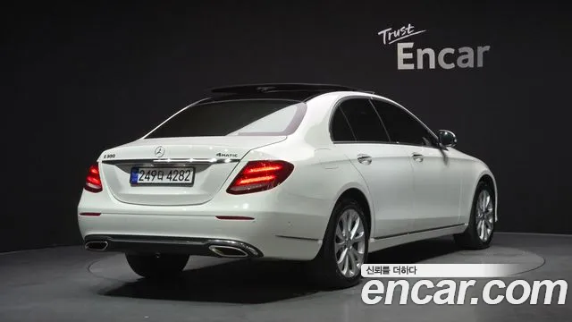 Mercedes-Benz E-Class 2016 thumb 12