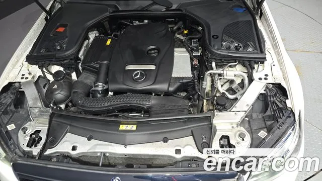 Mercedes-Benz E-Class 2016 thumb 11
