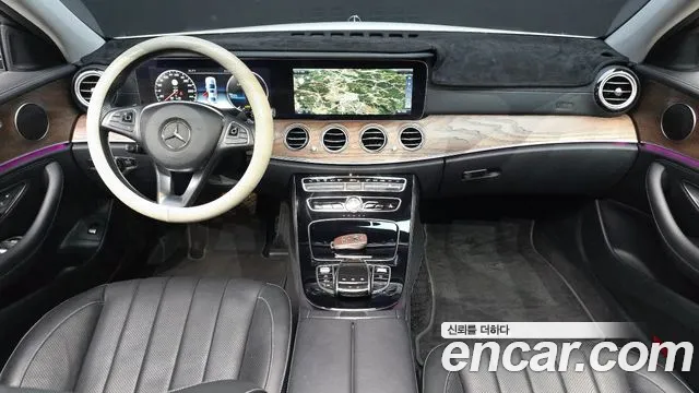 Mercedes-Benz E-Class 2016 thumb 8