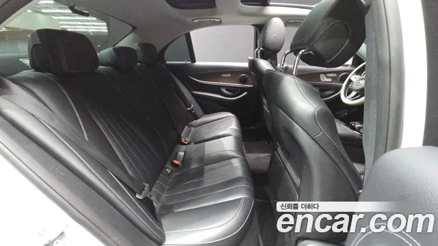 Mercedes-Benz E-Class 2016 thumb 10