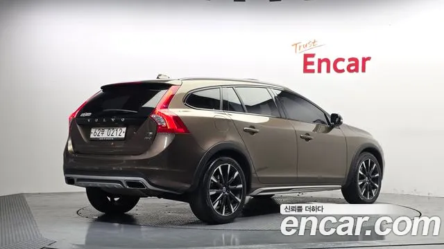 Volvo V60 Cross Country 2015 thumb 5