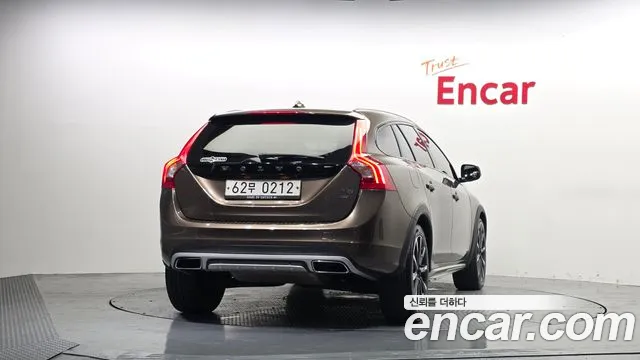 Volvo V60 Cross Country 2015 thumb 6