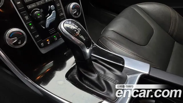 Volvo V60 Cross Country 2015 thumb 8