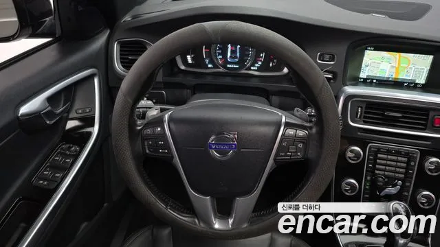 Volvo V60 Cross Country 2015 thumb 4