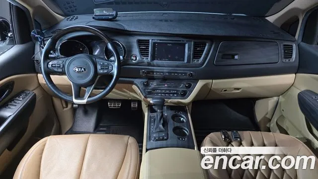 Kia Carnival 2016 thumb 12