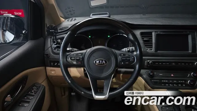 Kia Carnival 2016 thumb 5