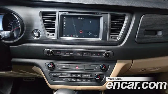 Kia Carnival 2016 thumb 9