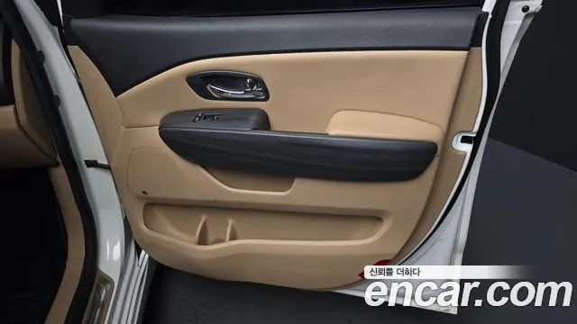 Kia Carnival 2016 thumb 8