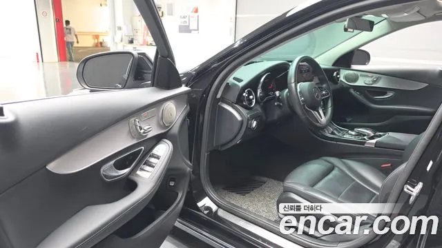 Mercedes-Benz C-Class 2020 thumb 10