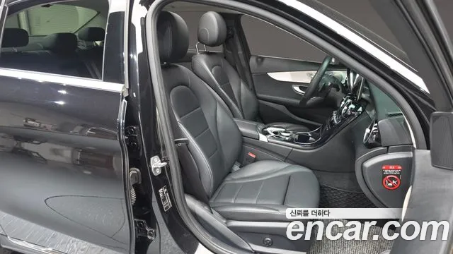 Mercedes-Benz C-Class 2020 thumb 3