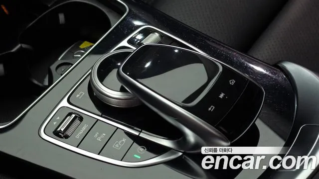 Mercedes-Benz C-Class 2020 thumb 9