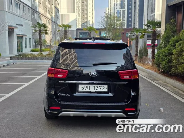 Kia Carnival 2018 thumb 3