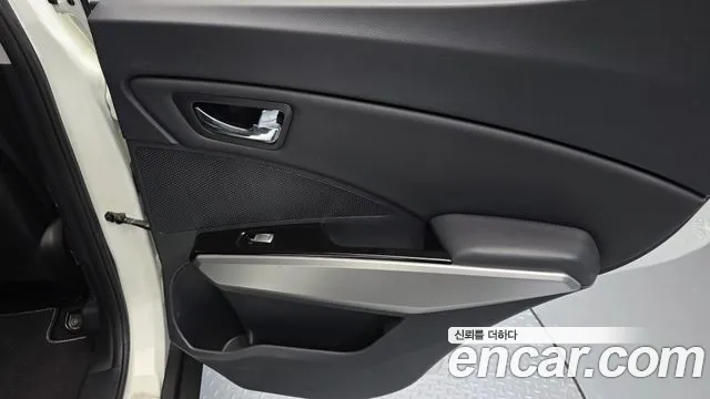 KGM Tivoli 2016 thumb 12