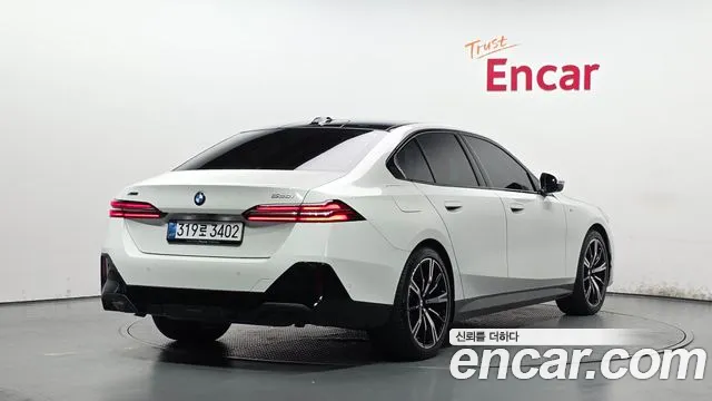 BMW 5 серии 2025 thumb 2