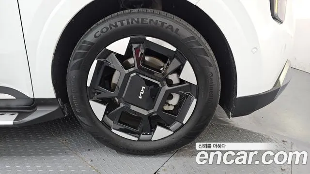 Kia Carnival 2024 thumb 2