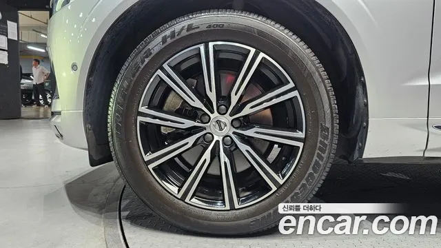Volvo XC60 2020 thumb 4