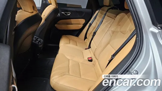 Volvo XC60 2020 thumb 6