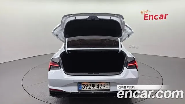 Hyundai Elantra 2022 thumb 2