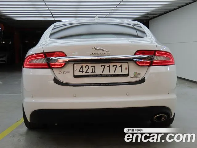 Jaguar XF 2015 thumb 7