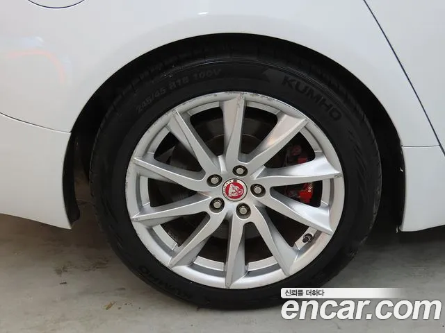 Jaguar XF 2015 thumb 3