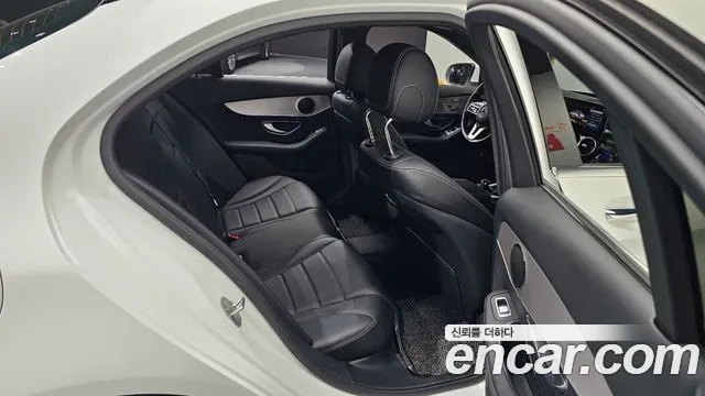 Mercedes-Benz C-Class 2020 thumb 10