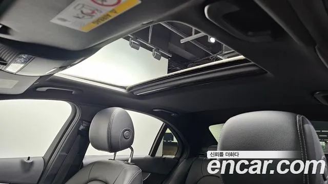 Mercedes-Benz C-Class 2020 thumb 4
